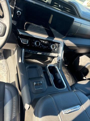 2024 GMC Sierra 2500HD 4WD Crew Cab Standard Bed Denali