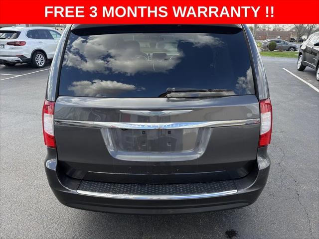 2016 Chrysler Town & Country Touring
