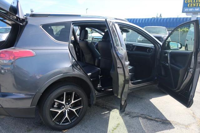 2017 Toyota RAV4 Hybrid SE
