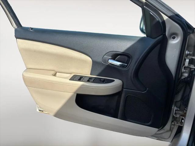 2013 Chrysler 200 LX