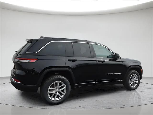 2026 Jeep Grand Cherokee Laredo 4x4