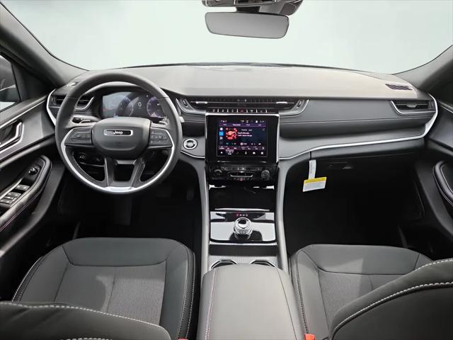 2026 Jeep Grand Cherokee Laredo 4x4