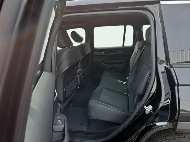2026 Jeep Grand Cherokee Laredo 4x4