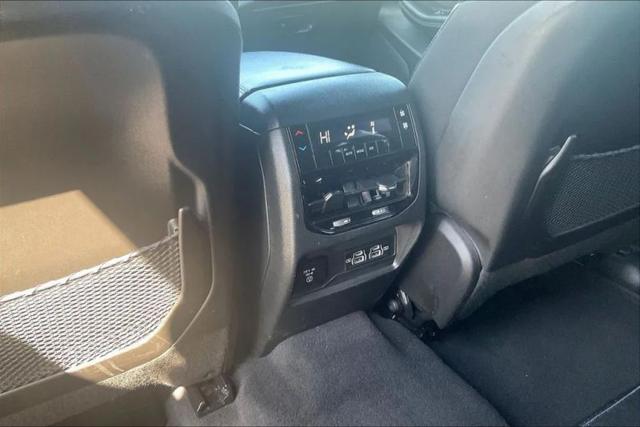 2024 Jeep Grand Cherokee L Altitude 4x4