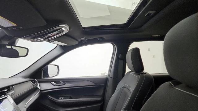 2024 Jeep Grand Cherokee Laredo X 4x2