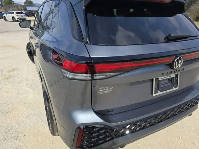 2026 Volkswagen Tiguan SE R-Line Black