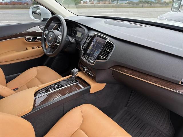 2016 Volvo XC90 T6 Momentum