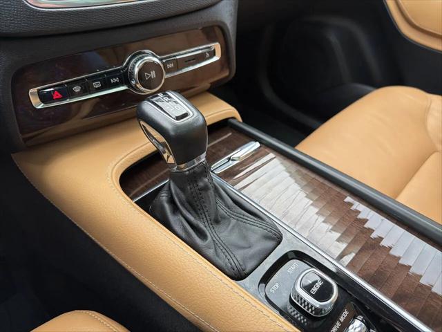 2016 Volvo XC90 T6 Momentum