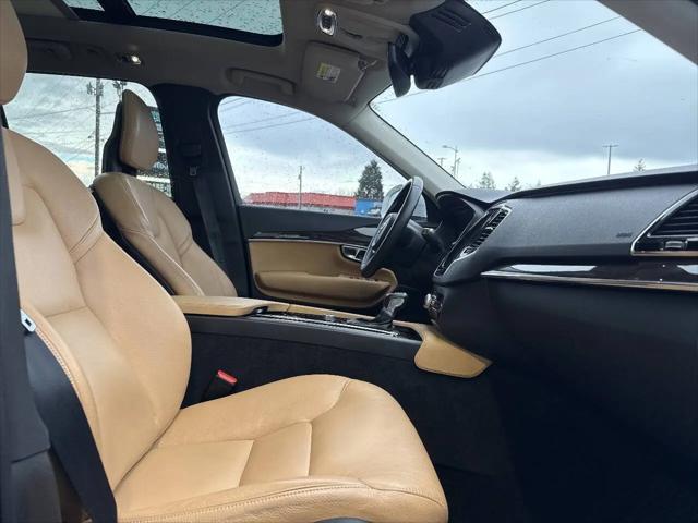 2016 Volvo XC90 T6 Momentum