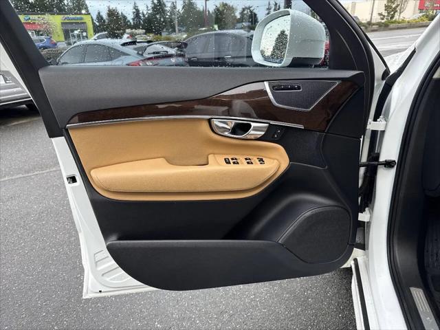 2016 Volvo XC90 T6 Momentum