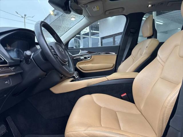 2016 Volvo XC90 T6 Momentum