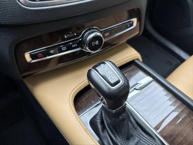 2016 Volvo XC90 T6 Momentum