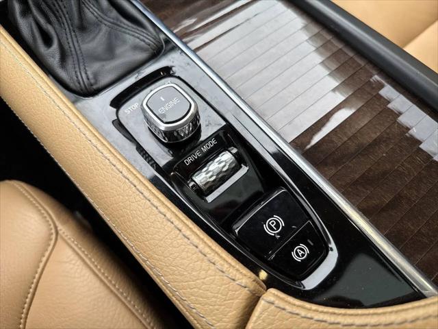 2016 Volvo XC90 T6 Momentum
