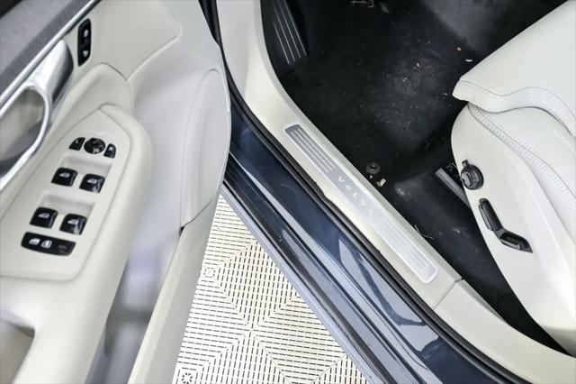 2026 Volvo XC90 Ultra, B6 AWD Gas (mild hybrid), Gasoline, Bright, 7 Seats