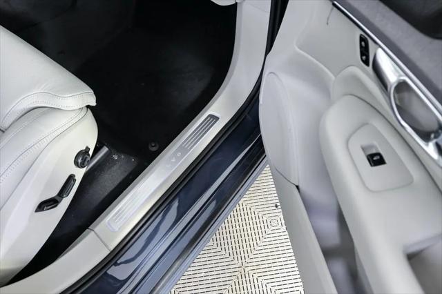 2026 Volvo XC90 Ultra, B6 AWD Gas (mild hybrid), Gasoline, Bright, 7 Seats