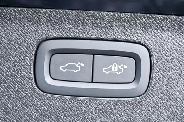 2026 Volvo XC90 Ultra, B6 AWD Gas (mild hybrid), Gasoline, Bright, 7 Seats