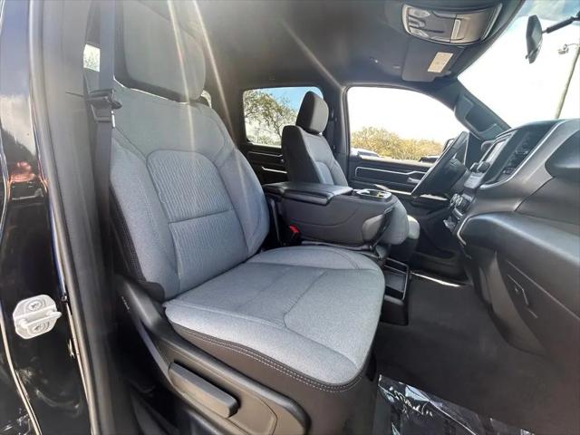 2024 Ram 1500 Big Horn Crew Cab 4x2 5'7" Box