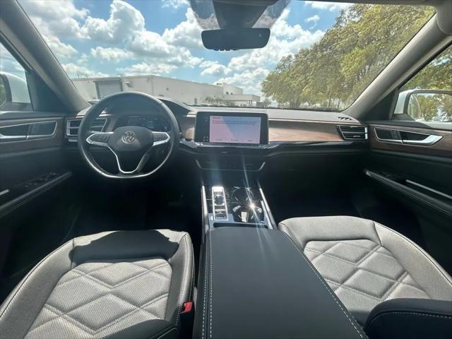 2026 Volkswagen Atlas SE with Technology