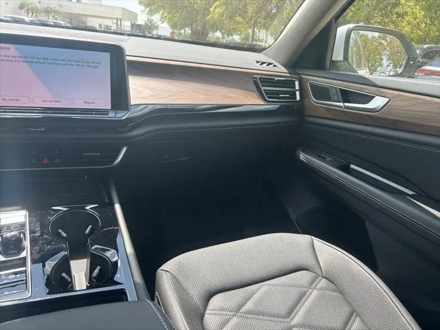 2026 Volkswagen Atlas SE with Technology