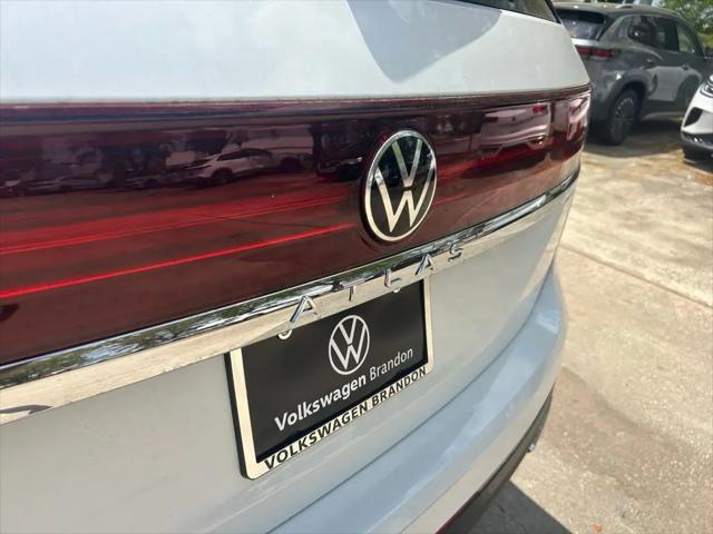 2026 Volkswagen Atlas SE with Technology