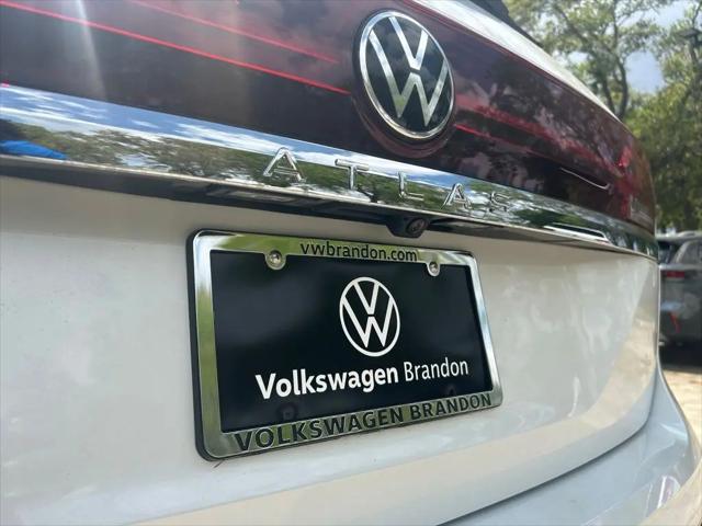 2026 Volkswagen Atlas SE with Technology