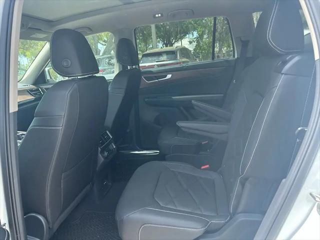 2026 Volkswagen Atlas SE with Technology