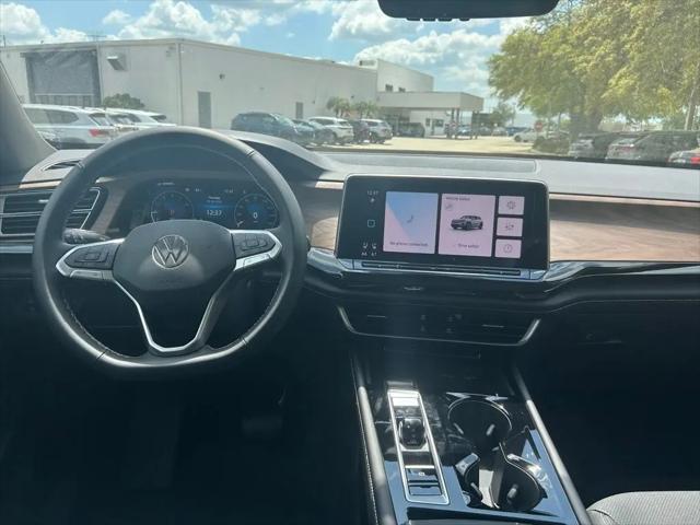 2026 Volkswagen Atlas SE with Technology