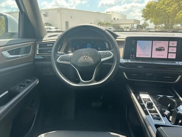 2026 Volkswagen Atlas SE with Technology