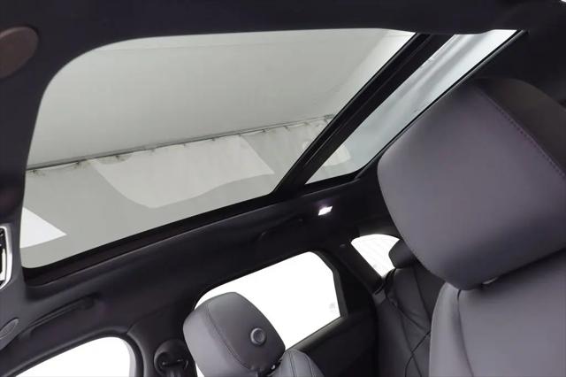 2026 Land Rover Range Rover Velar P250 Dynamic SE
