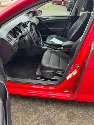 2015 Volkswagen Golf SportWagen TDI SE 4-Door