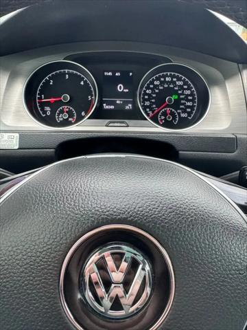 2015 Volkswagen Golf SportWagen TDI SE 4-Door