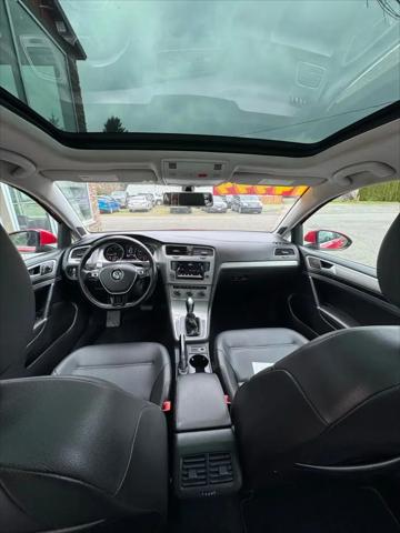 2015 Volkswagen Golf SportWagen TDI SE 4-Door