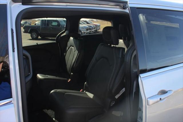 2026 Chrysler Voyager LX