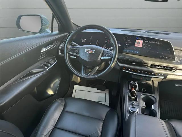 2024 Cadillac XT4 FWD Premium Luxury