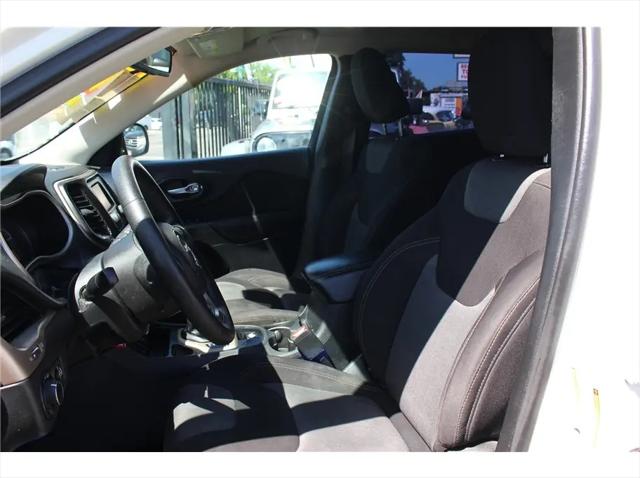 2016 Jeep Cherokee Sport