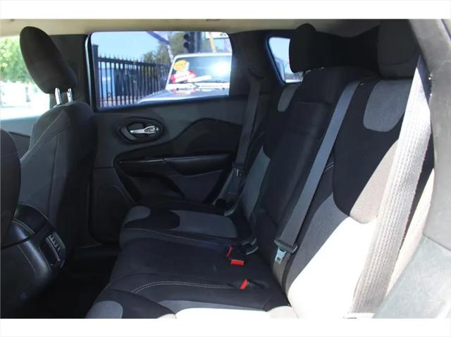 2016 Jeep Cherokee Sport