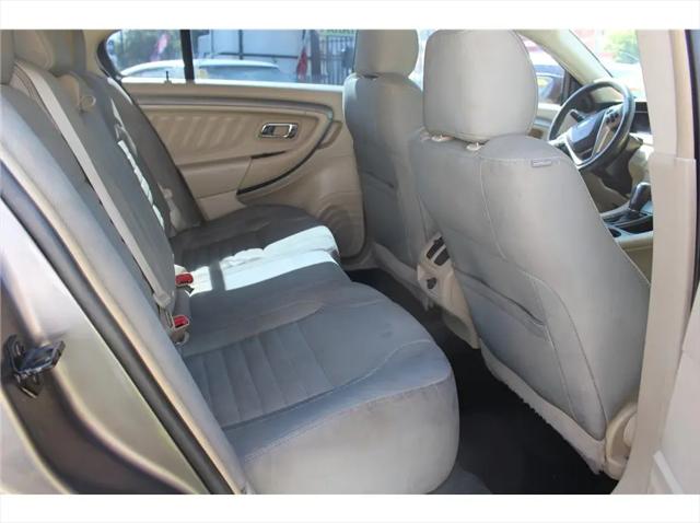 2014 Ford Taurus SE