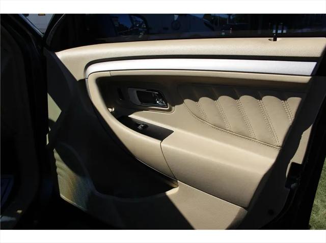 2014 Ford Taurus SE