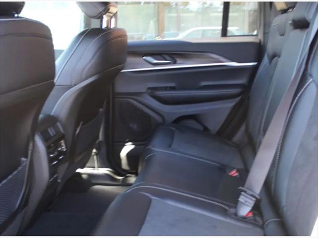 2026 Jeep Grand Cherokee Altitude 4x2