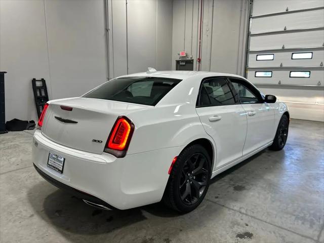 2022 Chrysler 300 Touring