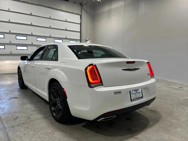 2022 Chrysler 300 Touring