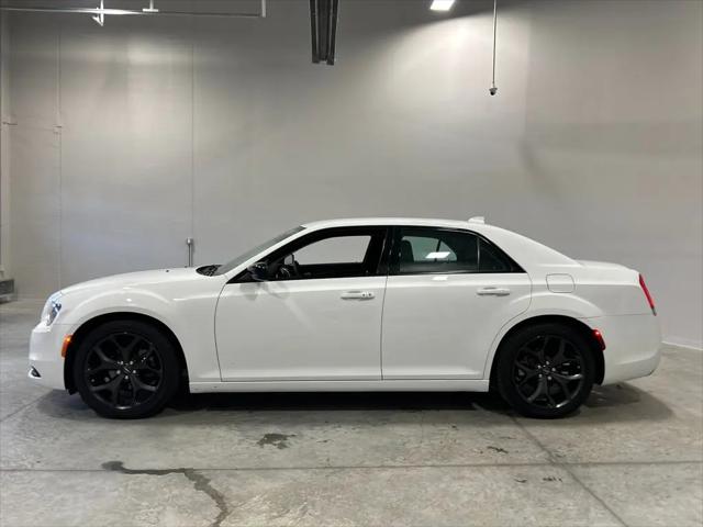 2022 Chrysler 300 Touring