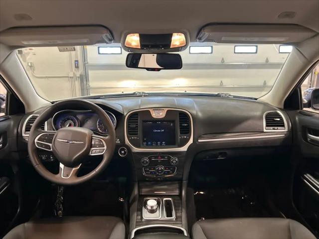 2022 Chrysler 300 Touring