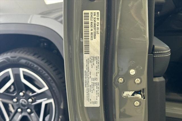 2026 Jeep Cherokee Laredo 4x4