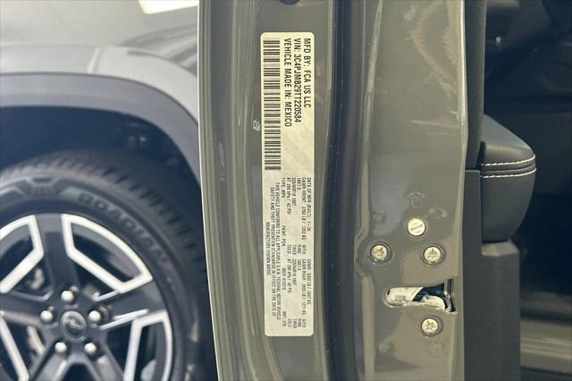 2026 Jeep Cherokee Laredo 4x4