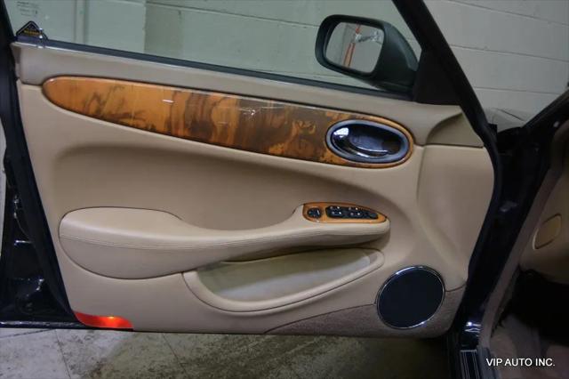 2000 Jaguar XJ Standard