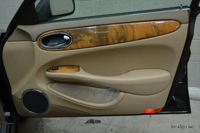 2000 Jaguar XJ Standard