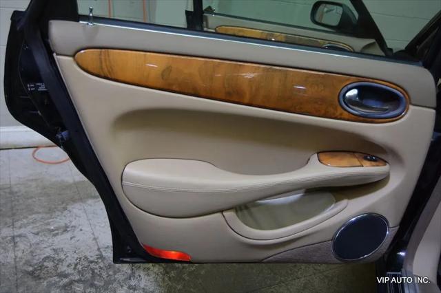 2000 Jaguar XJ Standard