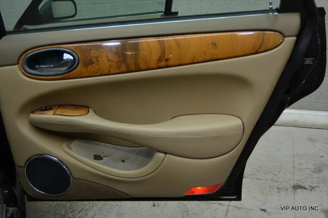 2000 Jaguar XJ Standard