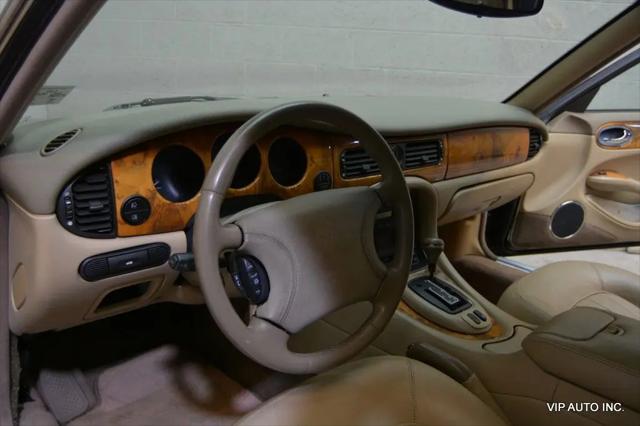2000 Jaguar XJ Standard